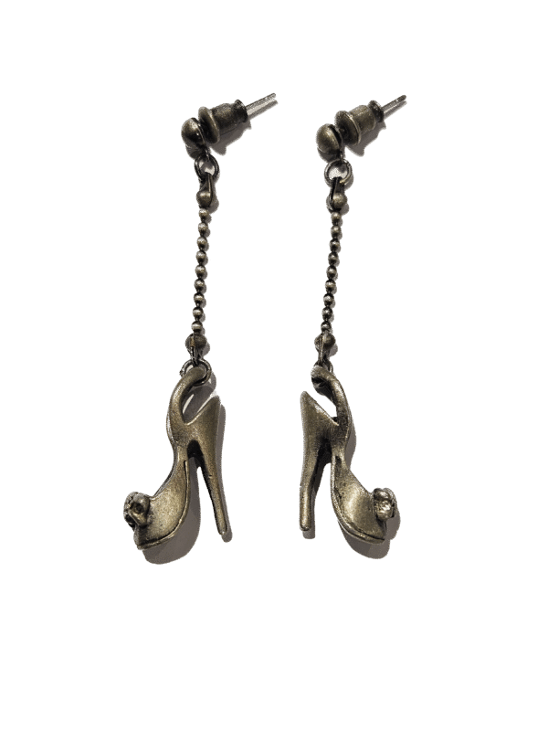 Kabantys auskarai “Aukštakulniai”