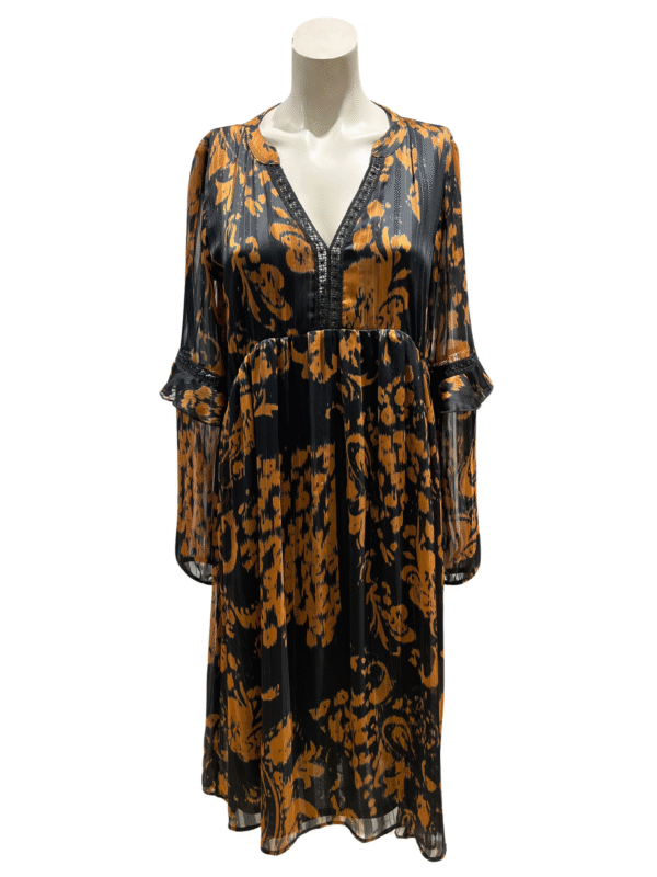 Juodai ruda suknelė, S