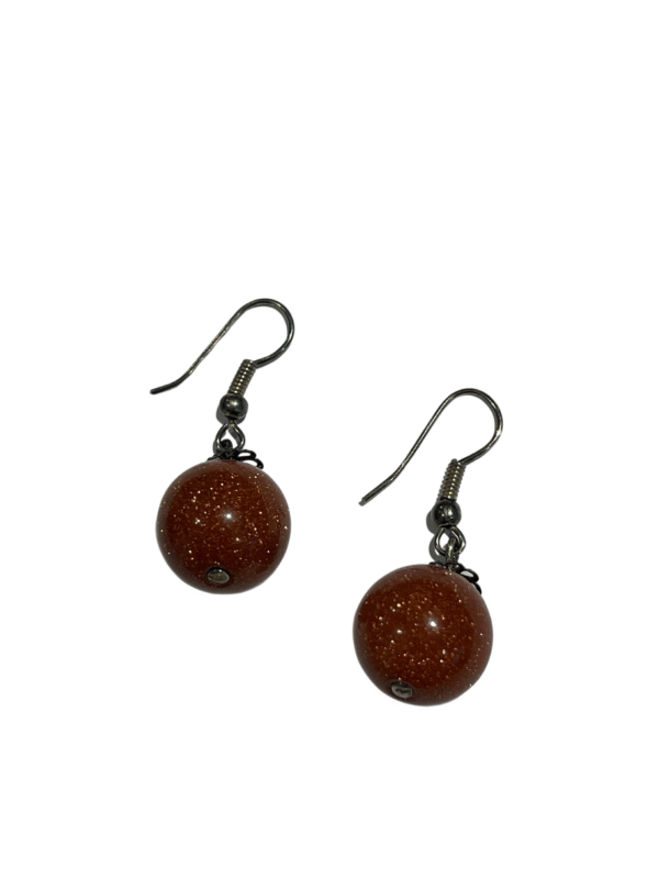 Rudi blizgantys auskarai