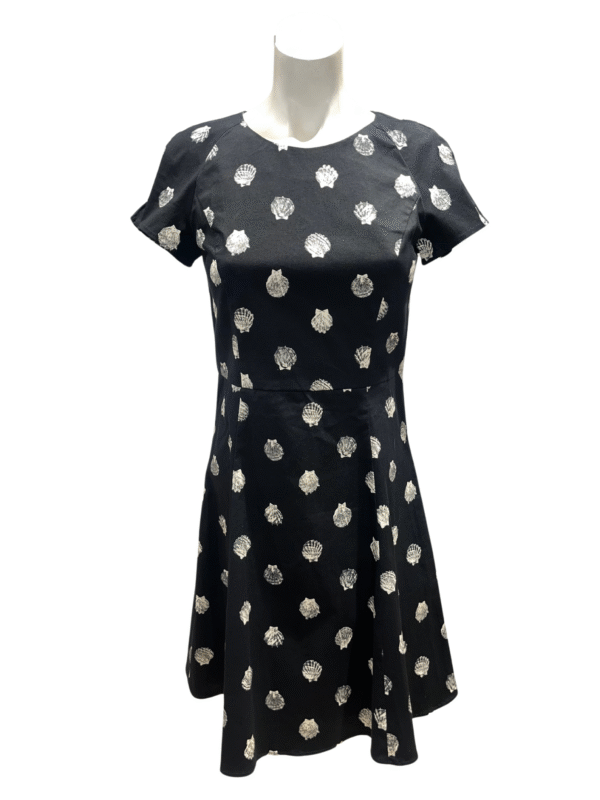 Juoda suknelė su kriauklių printu, S