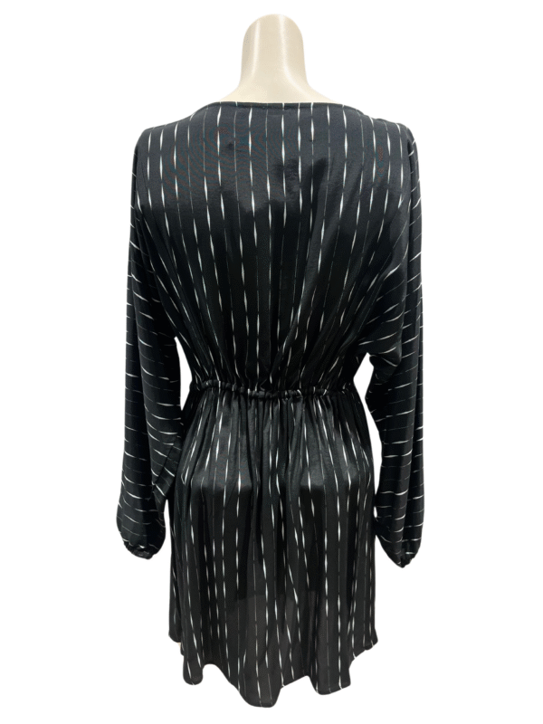 Juoda dryžuota suknelė, S