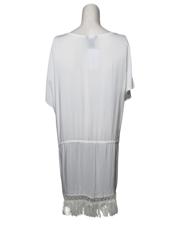 Balta suknelė su apdaila, M