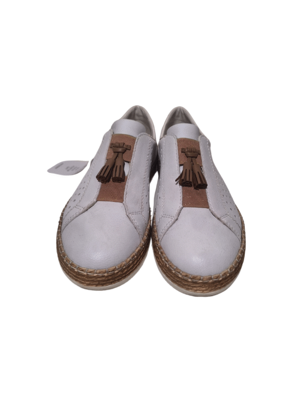 Balti bateliai, 39 dydis