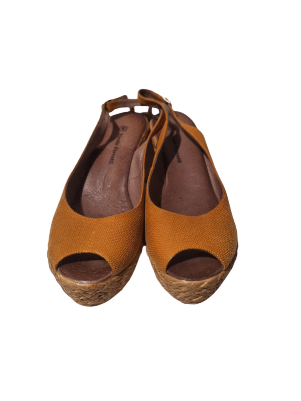 Geltonos basutės ant platformos, 40 dydis