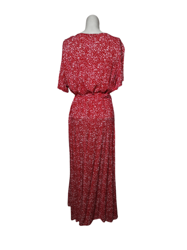 Raudona susiaučiama suknelė, L