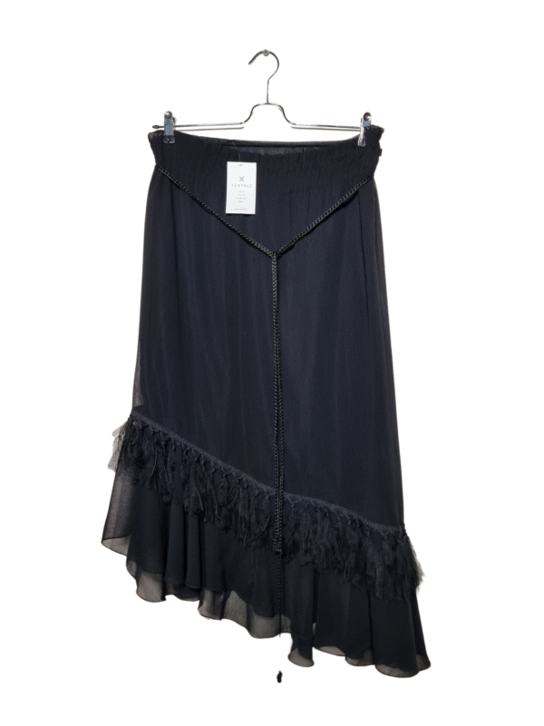 Juodas sijonas su apdaila, L