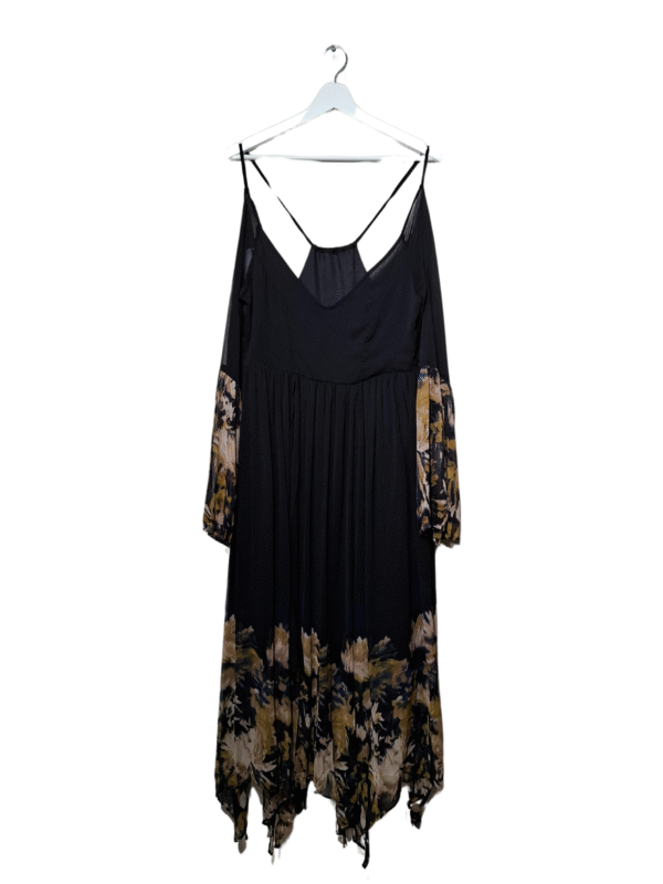 Juoda su įvairiaspalvėmis detalėmis suknelė, M