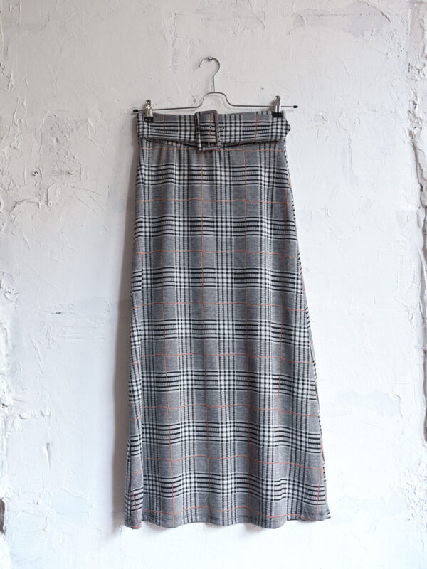 Languotas sijonas, M