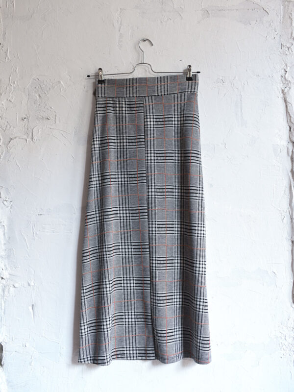 Languotas sijonas, M